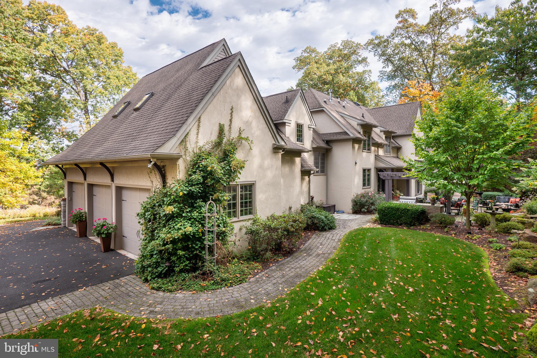 WAYHILL WOODS - Residential