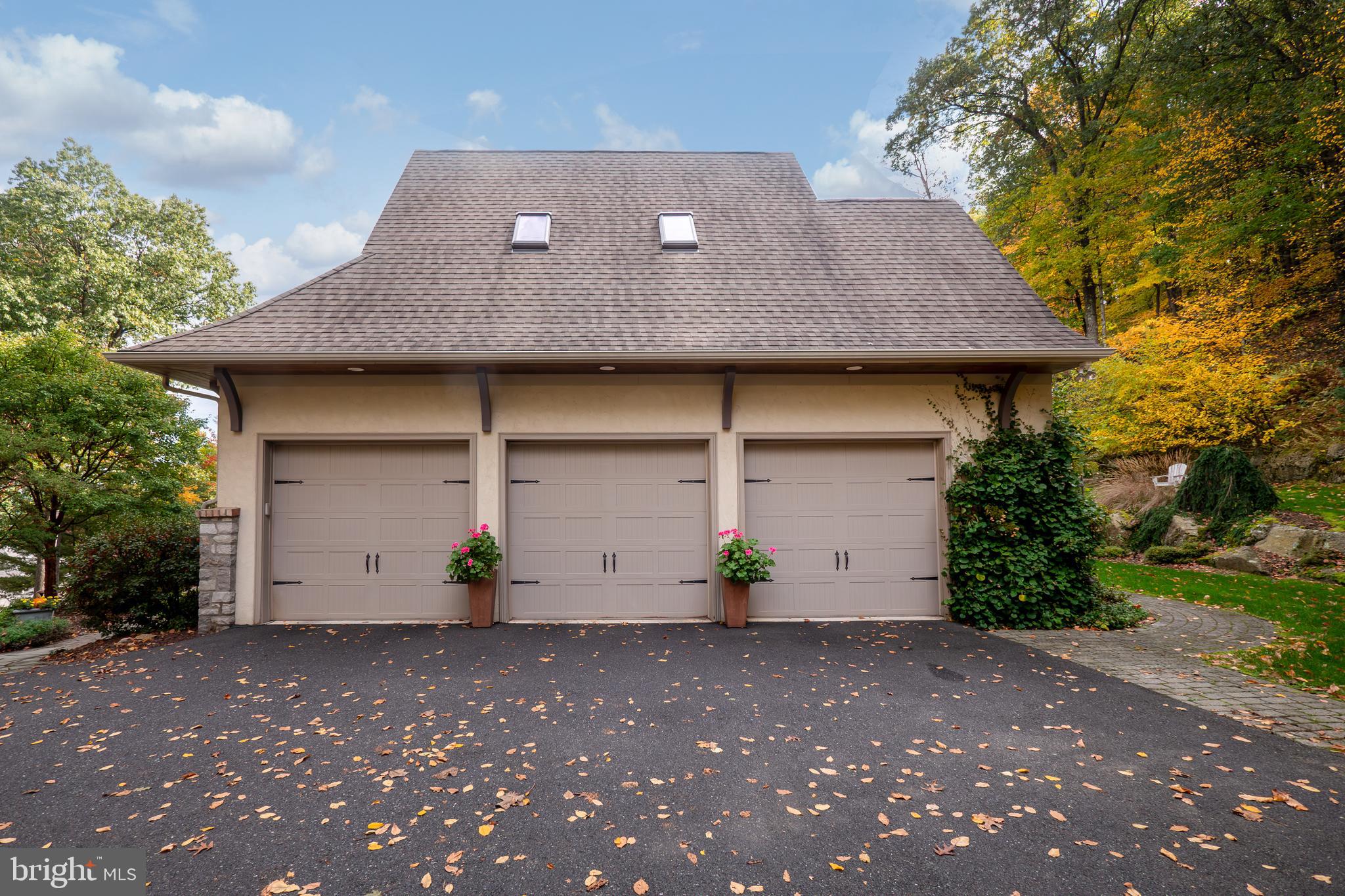 WAYHILL WOODS - Residential