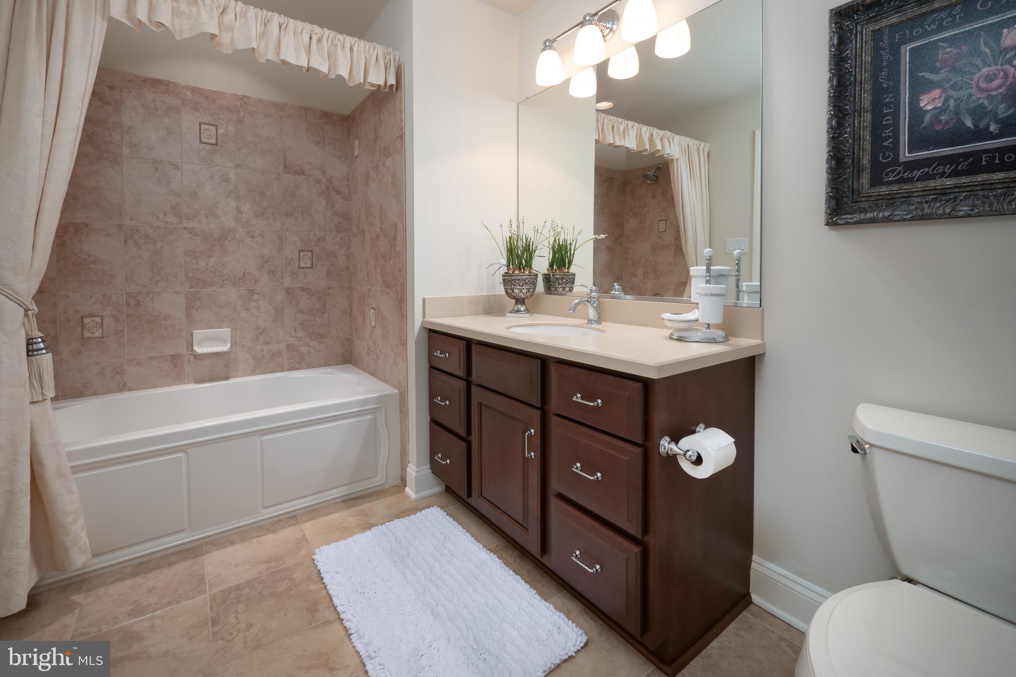 WAYHILL WOODS - Residential