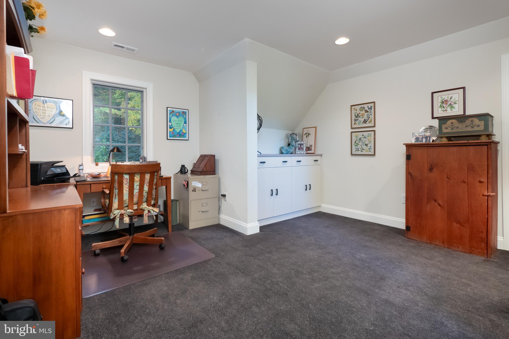 WAYHILL WOODS - Residential