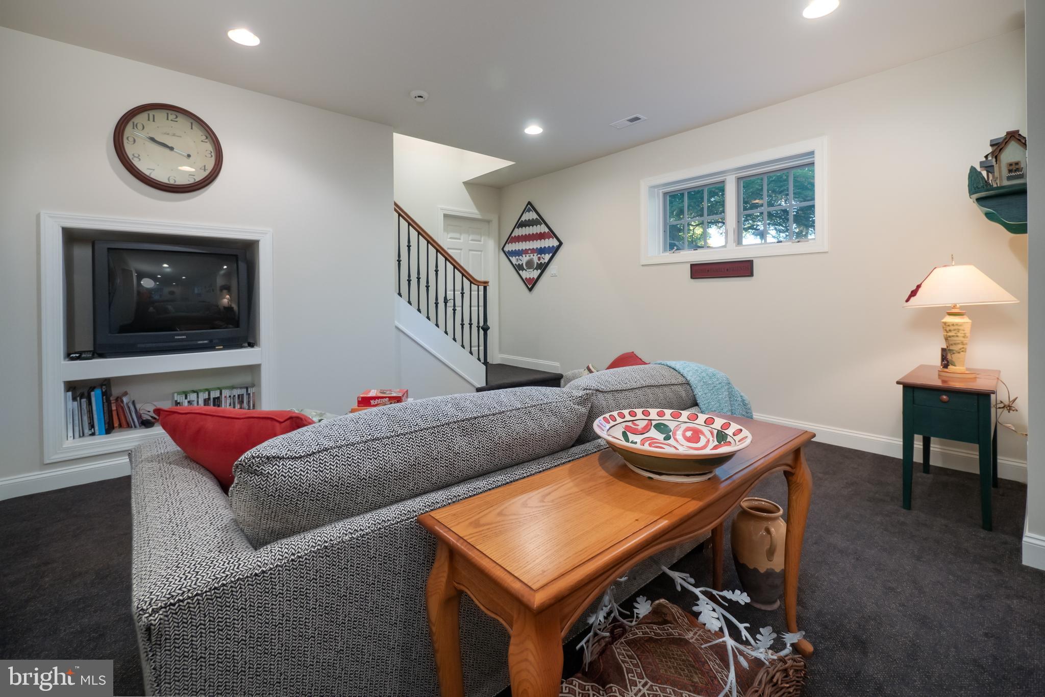 WAYHILL WOODS - Residential