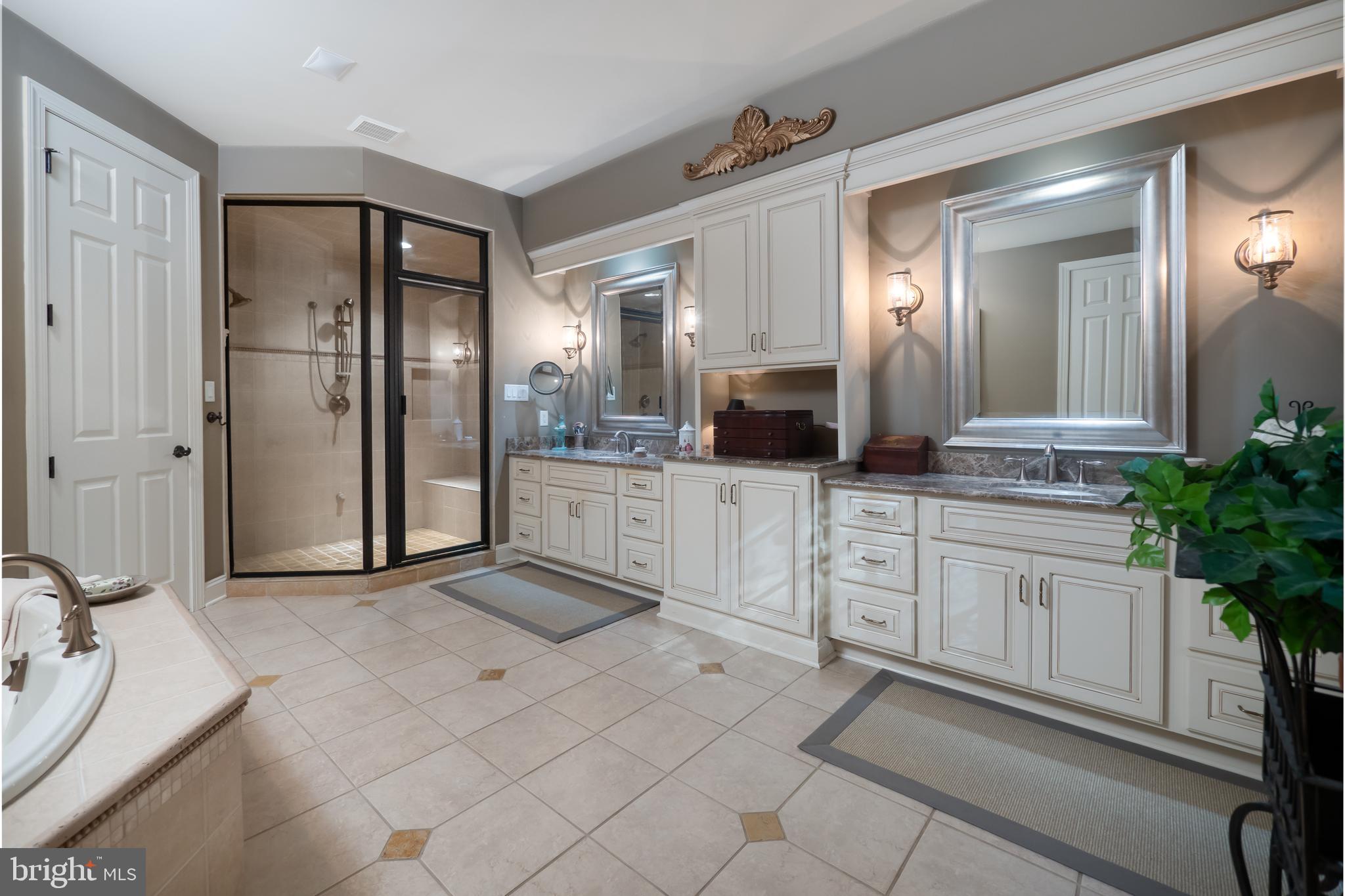 WAYHILL WOODS - Residential