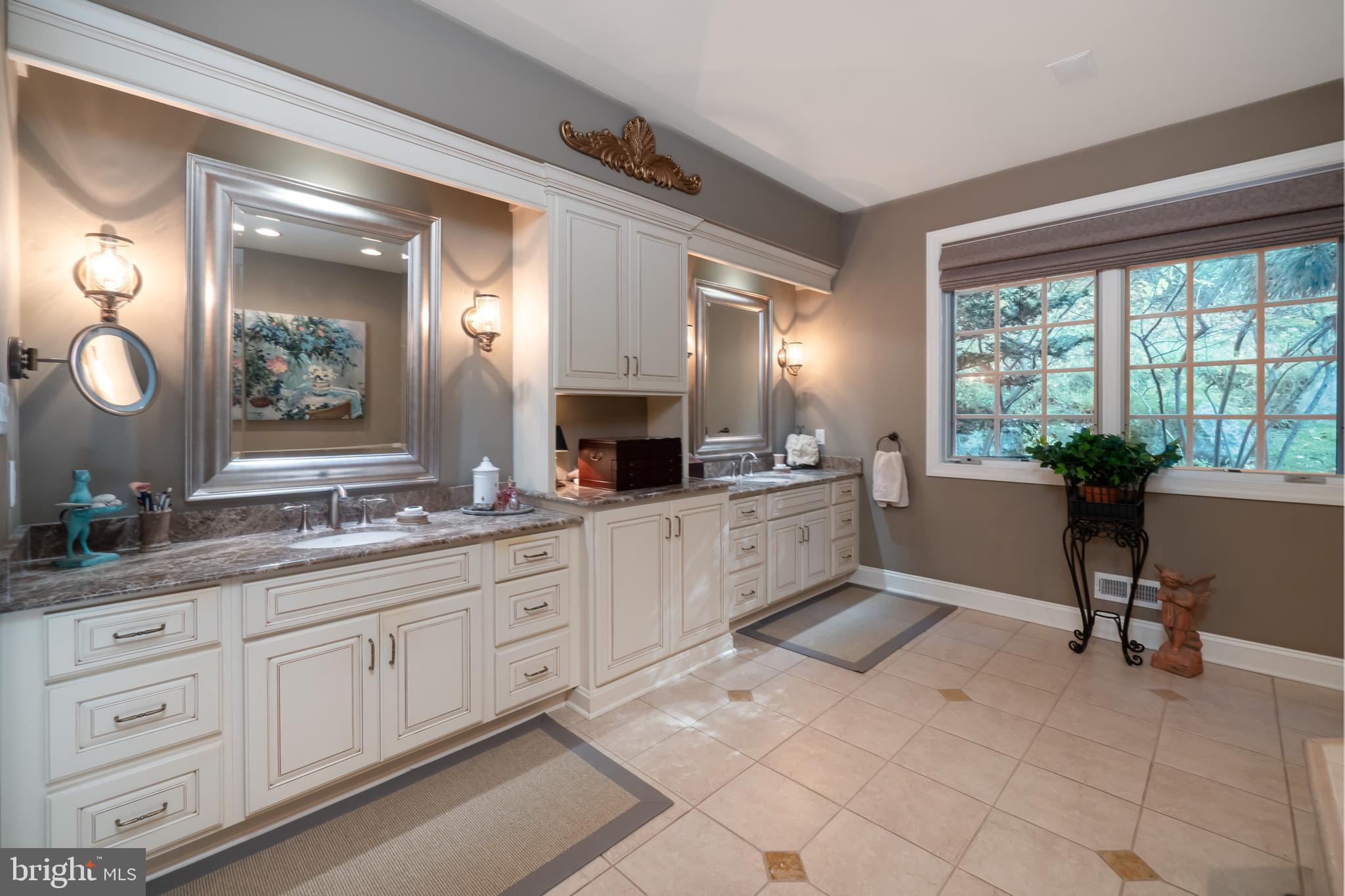 WAYHILL WOODS - Residential