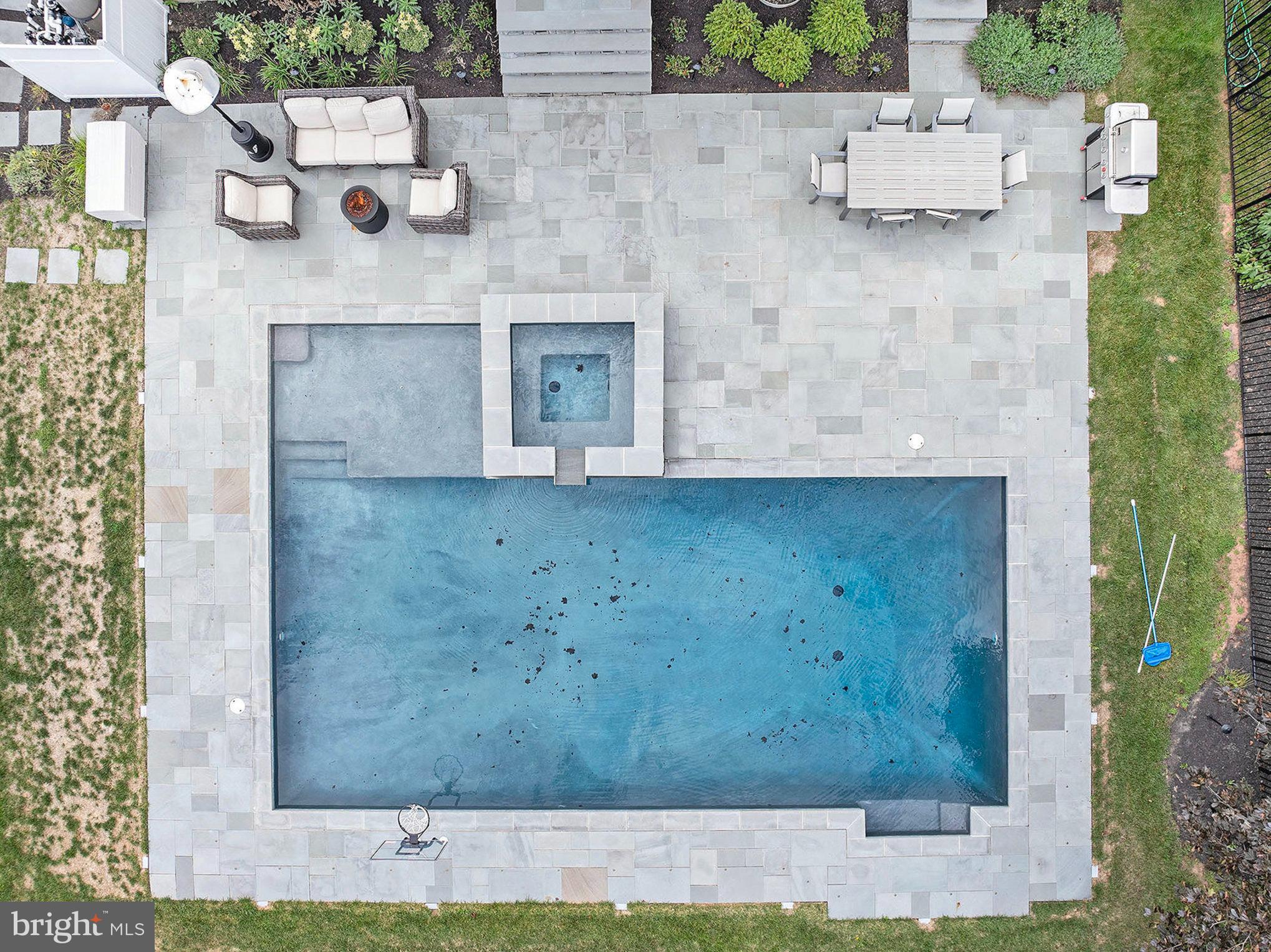 BLUE BELL CC - Residential