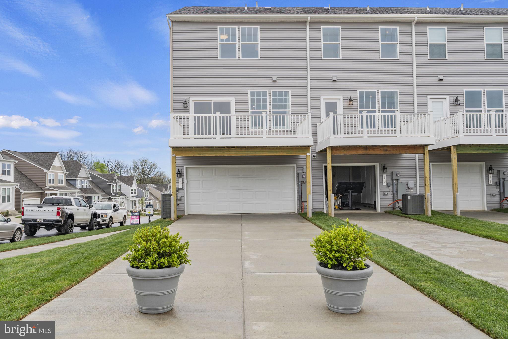 PRESIDENTS POINTE - Residential