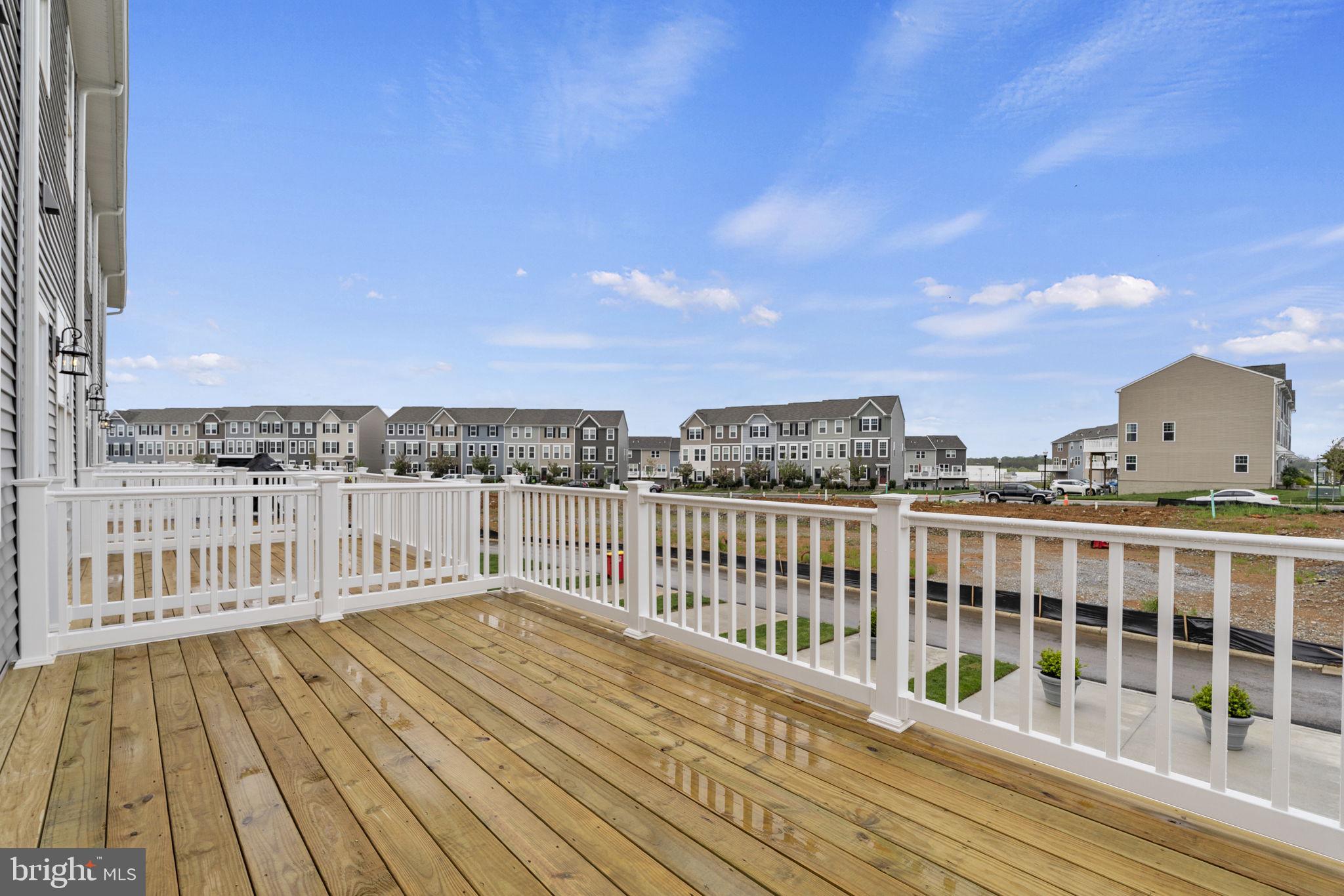 PRESIDENTS POINTE - Residential