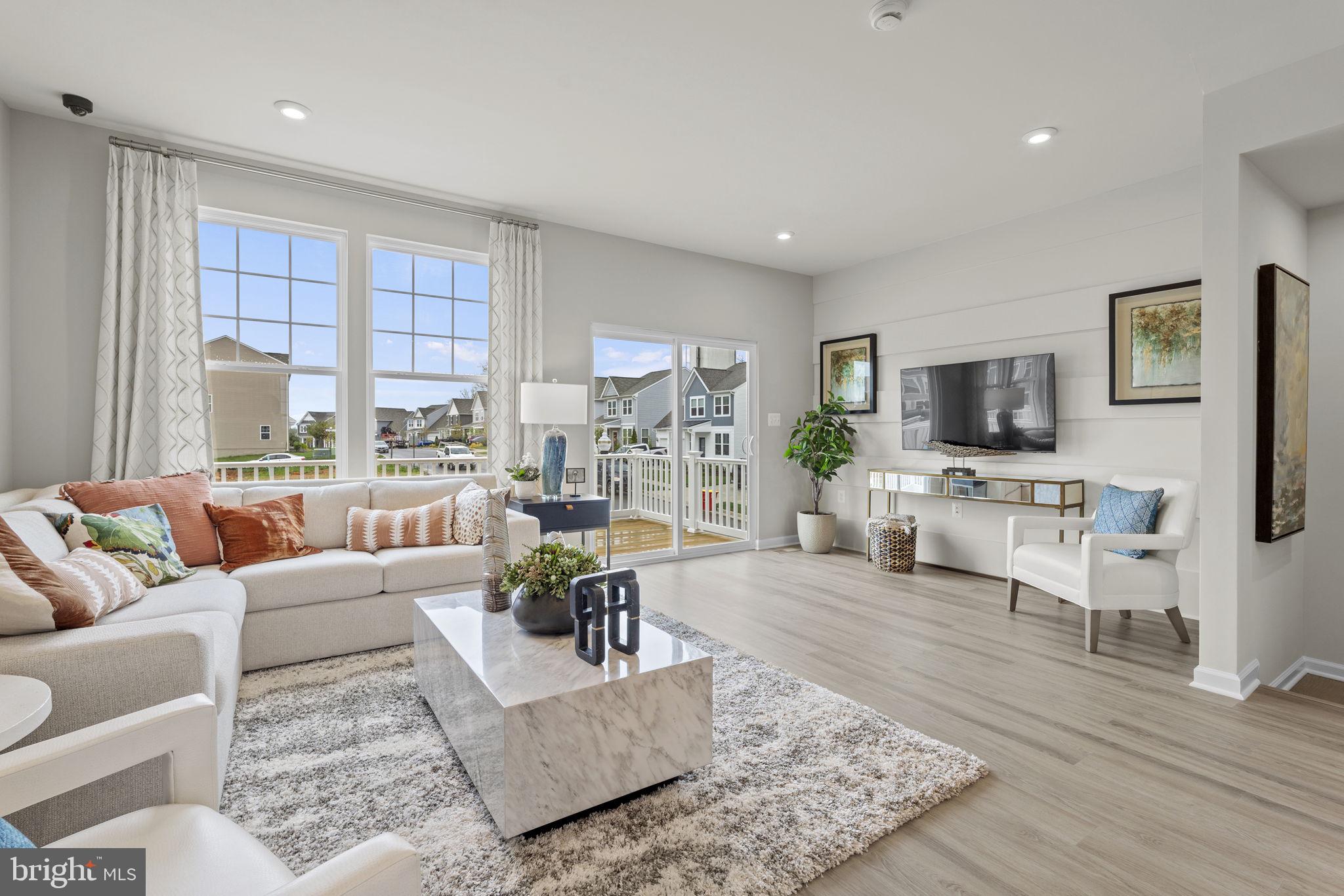 PRESIDENTS POINTE - Residential