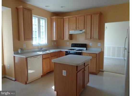 HOMEPLACE ON PELHAMS REACH - Residential Lease