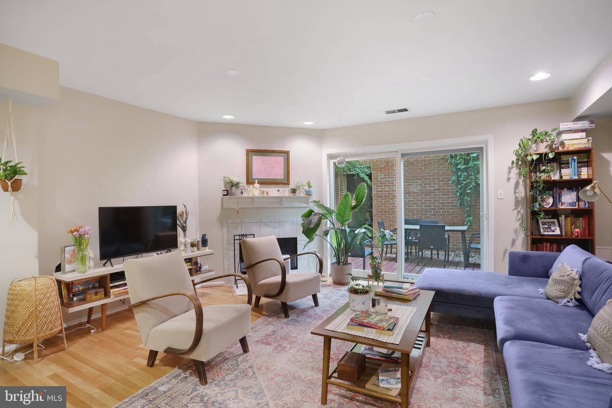 MOUNT PLEASANT - Residential Lease