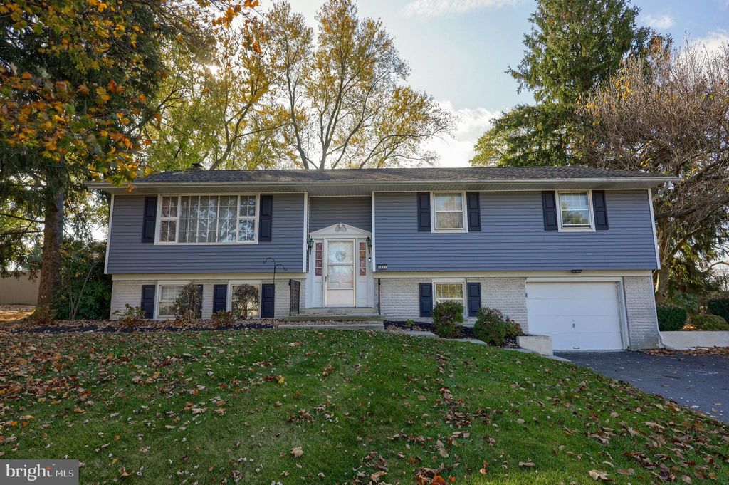 Photo of 1821 Amity Drive, Lancaster, PA 17601 (MLS # PALA2060454)