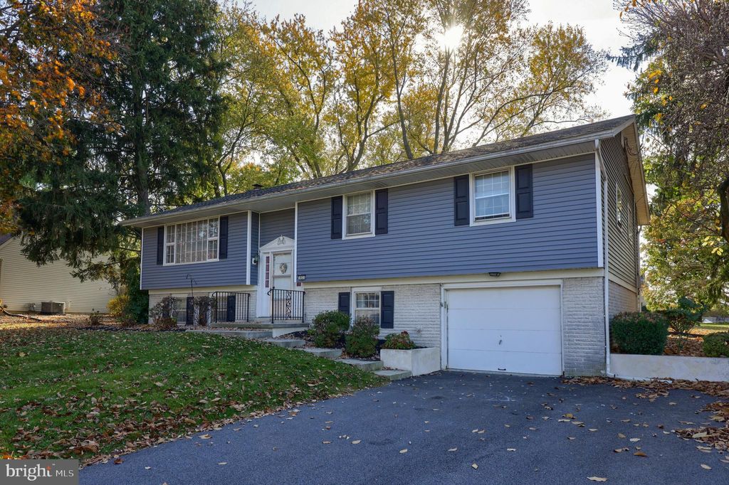 Photo of 1821 Amity Drive, Lancaster, PA 17601 (MLS # PALA2060454)
