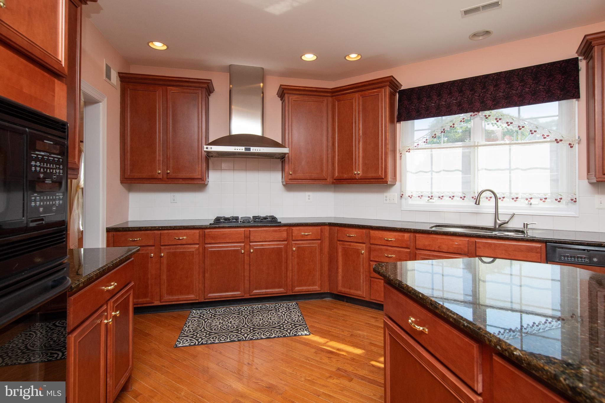 RIVERCREST - Residential