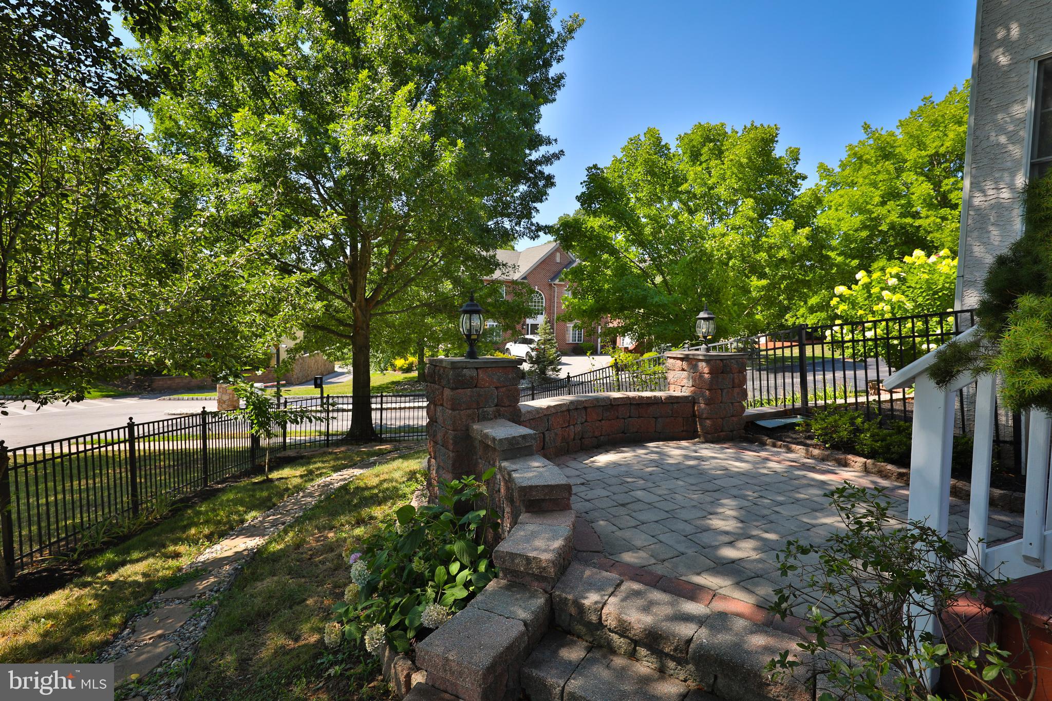 RIVERCREST - Residential