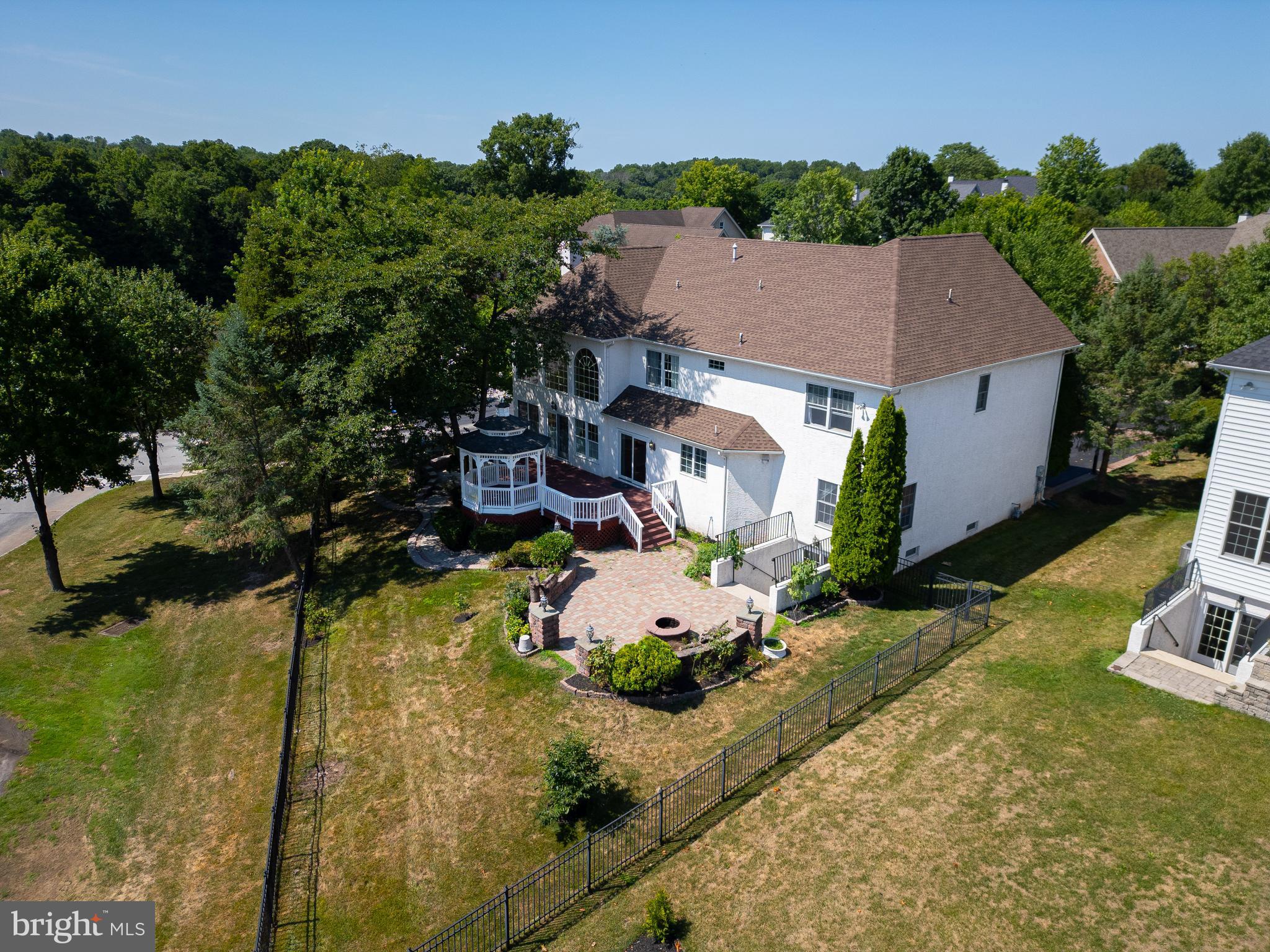 RIVERCREST - Residential