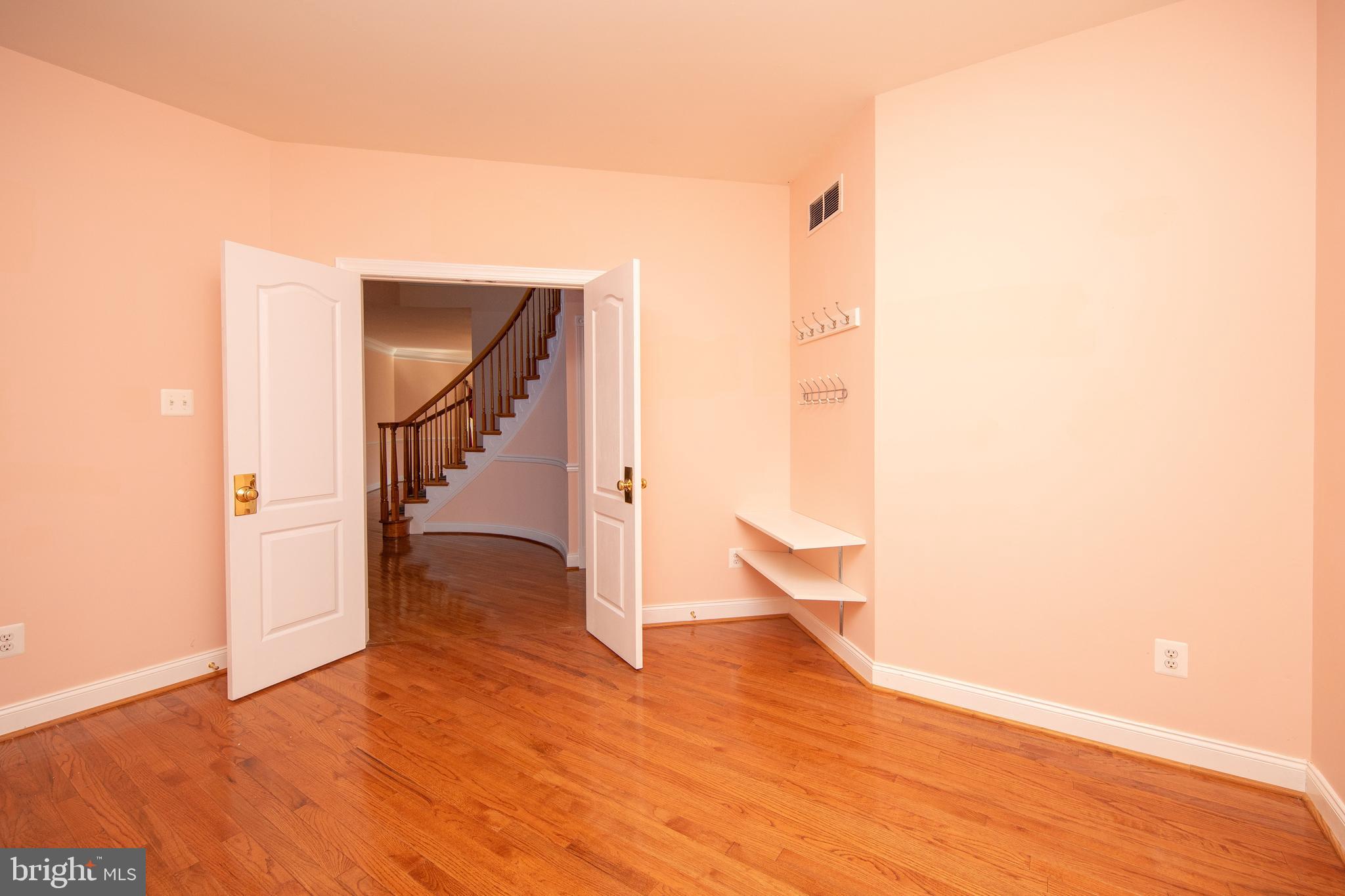 RIVERCREST - Residential