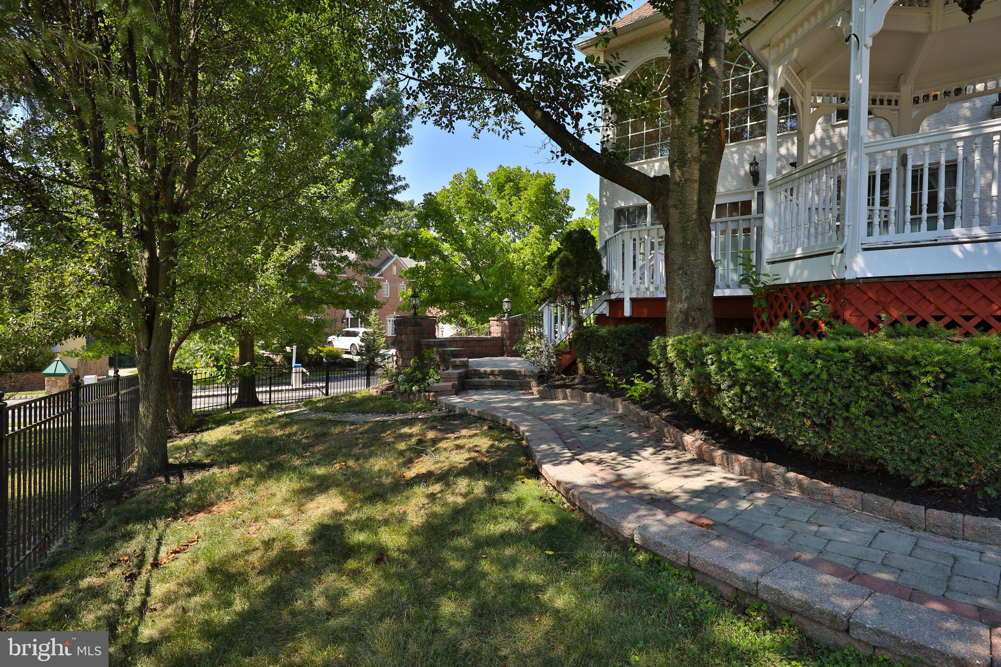 RIVERCREST - Residential