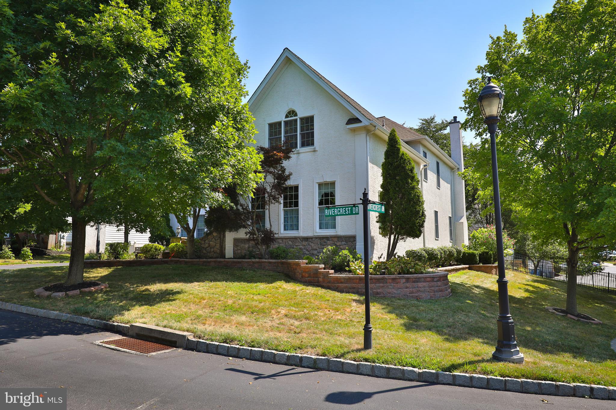 RIVERCREST - Residential