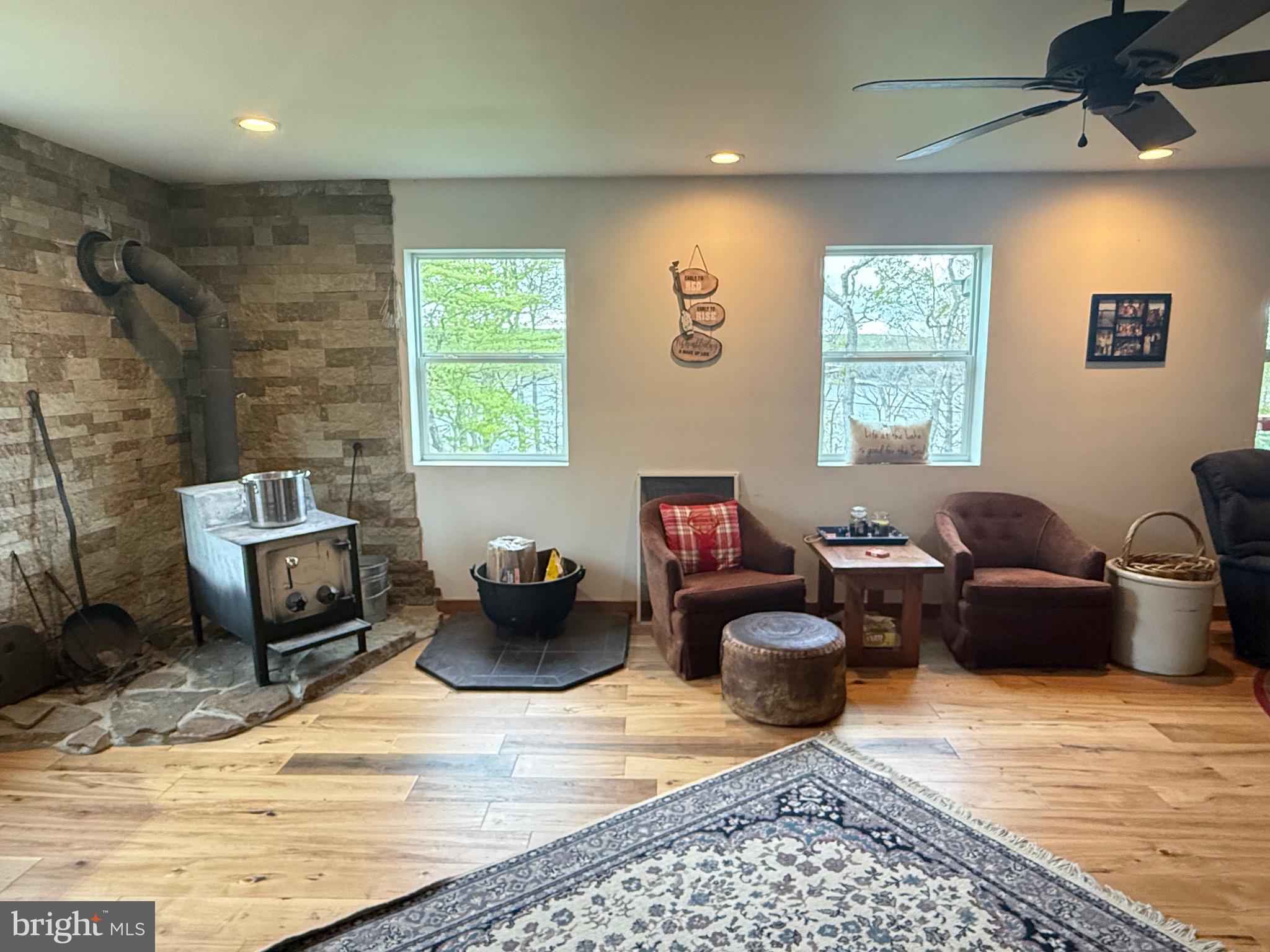 106 N ROCK RIDGE LANE
