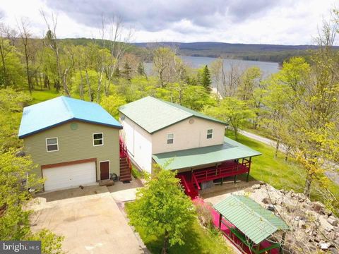 Homes For Sale - 106 N Rock Ridge Lane<br/> MOUNT STORM, WV 26739