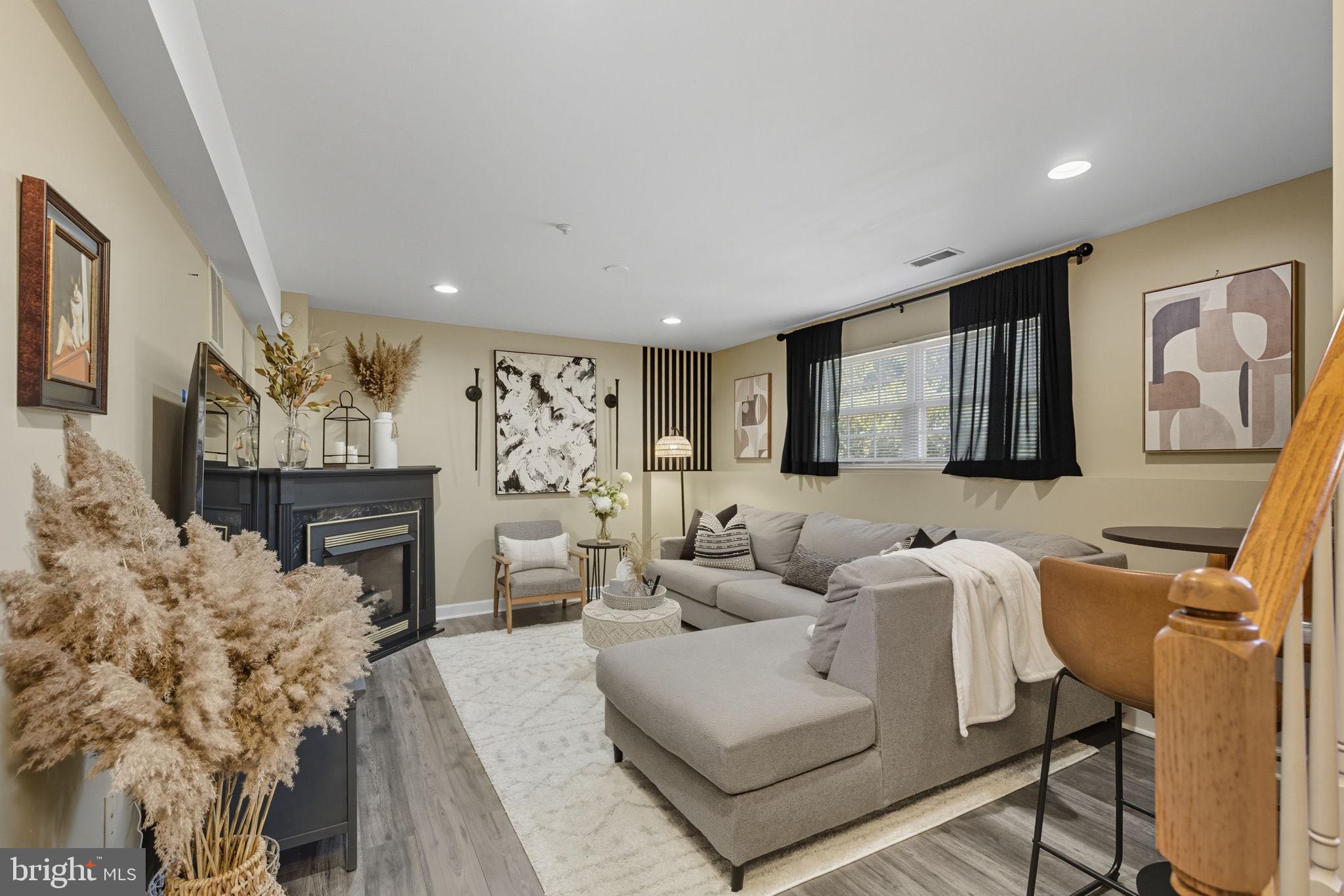 FORT WASHINGTON - Residential