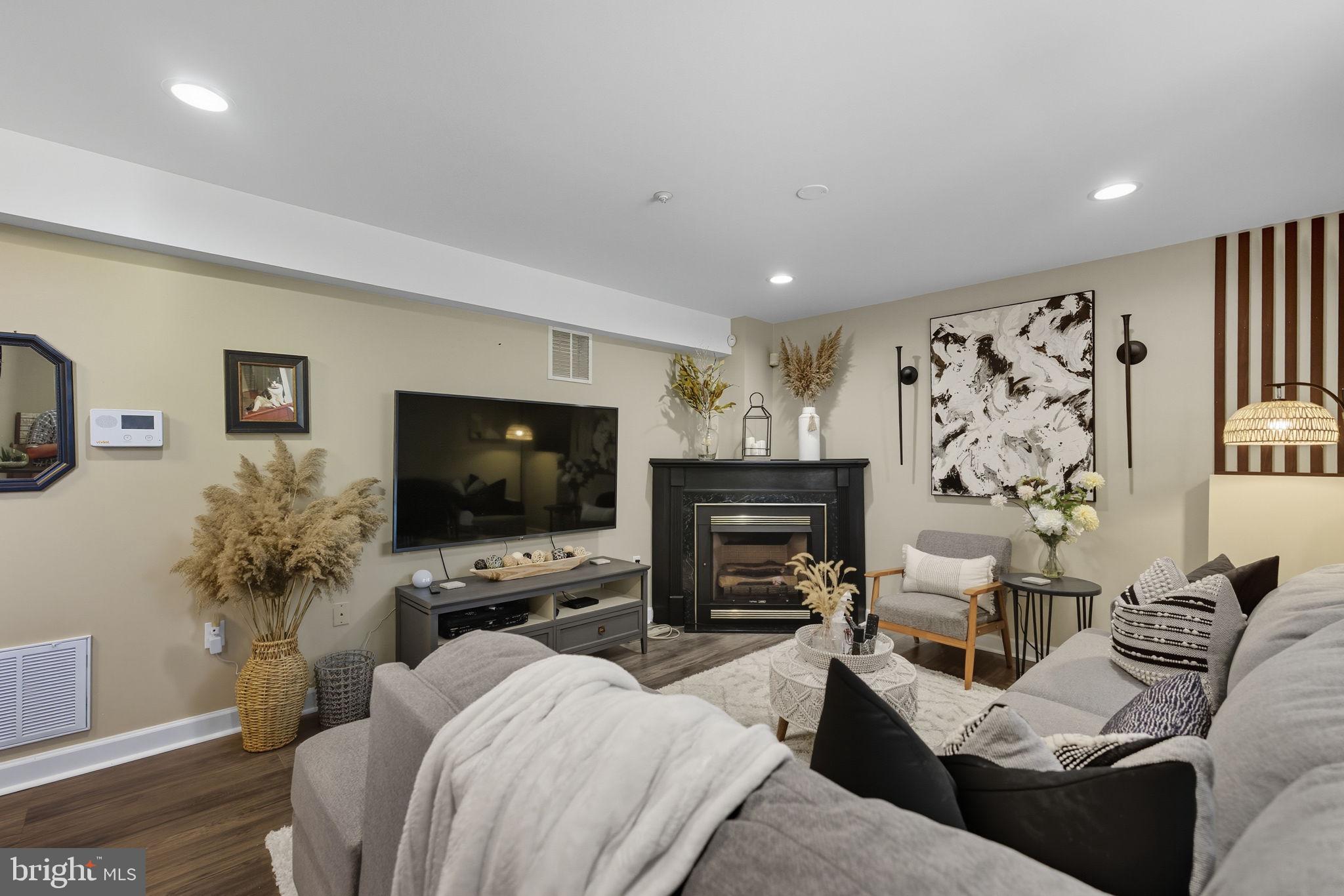 FORT WASHINGTON - Residential