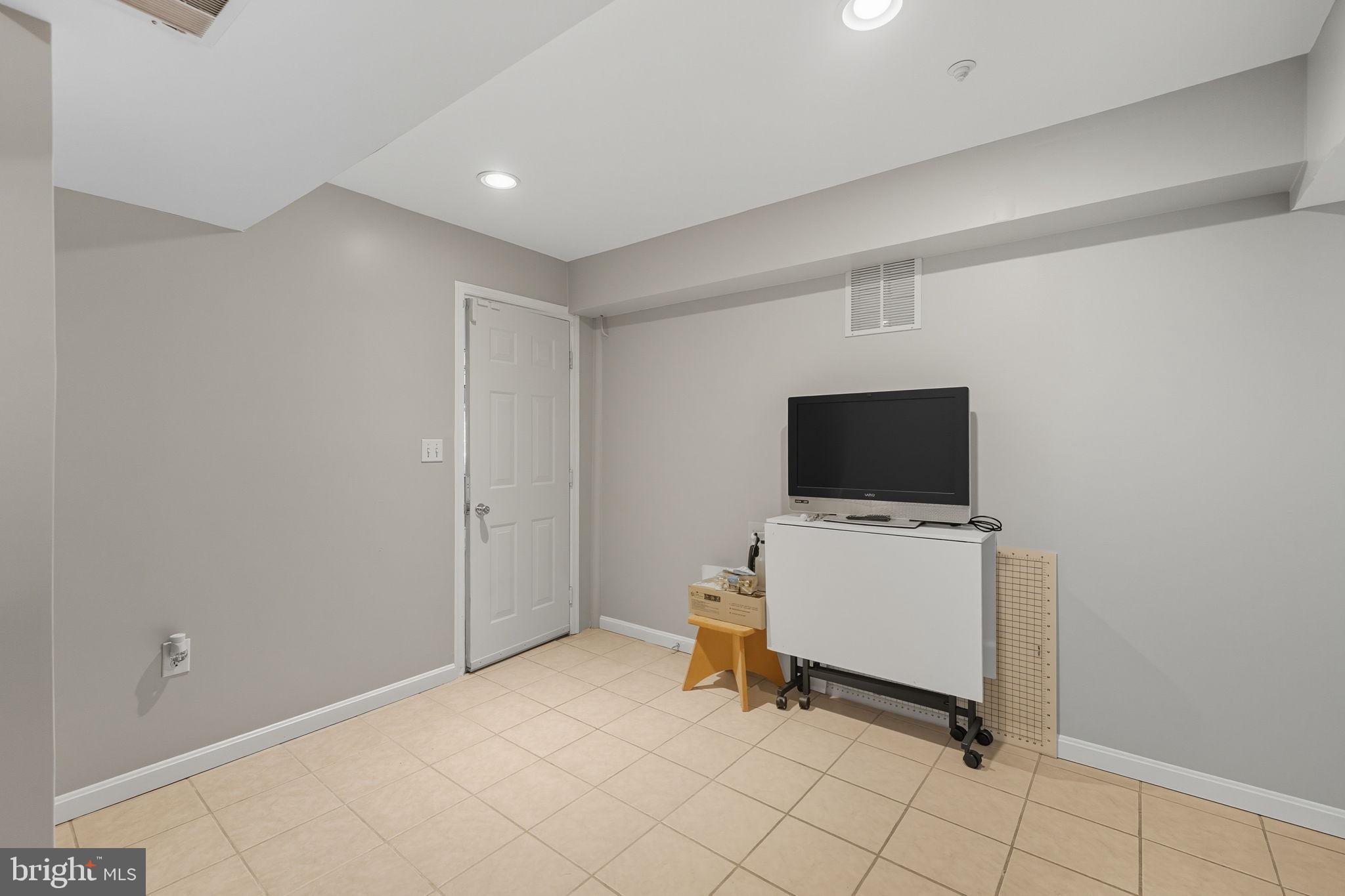 FORT WASHINGTON - Residential