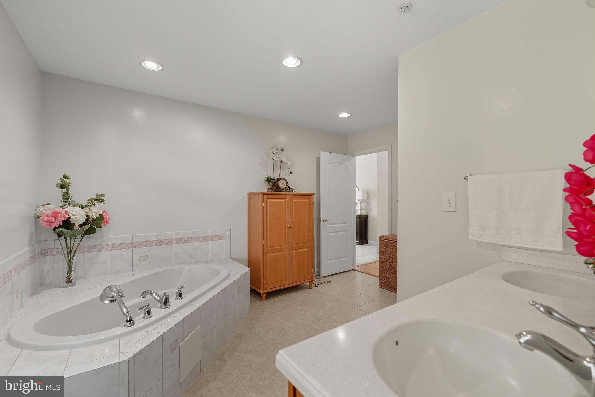 FORT WASHINGTON - Residential