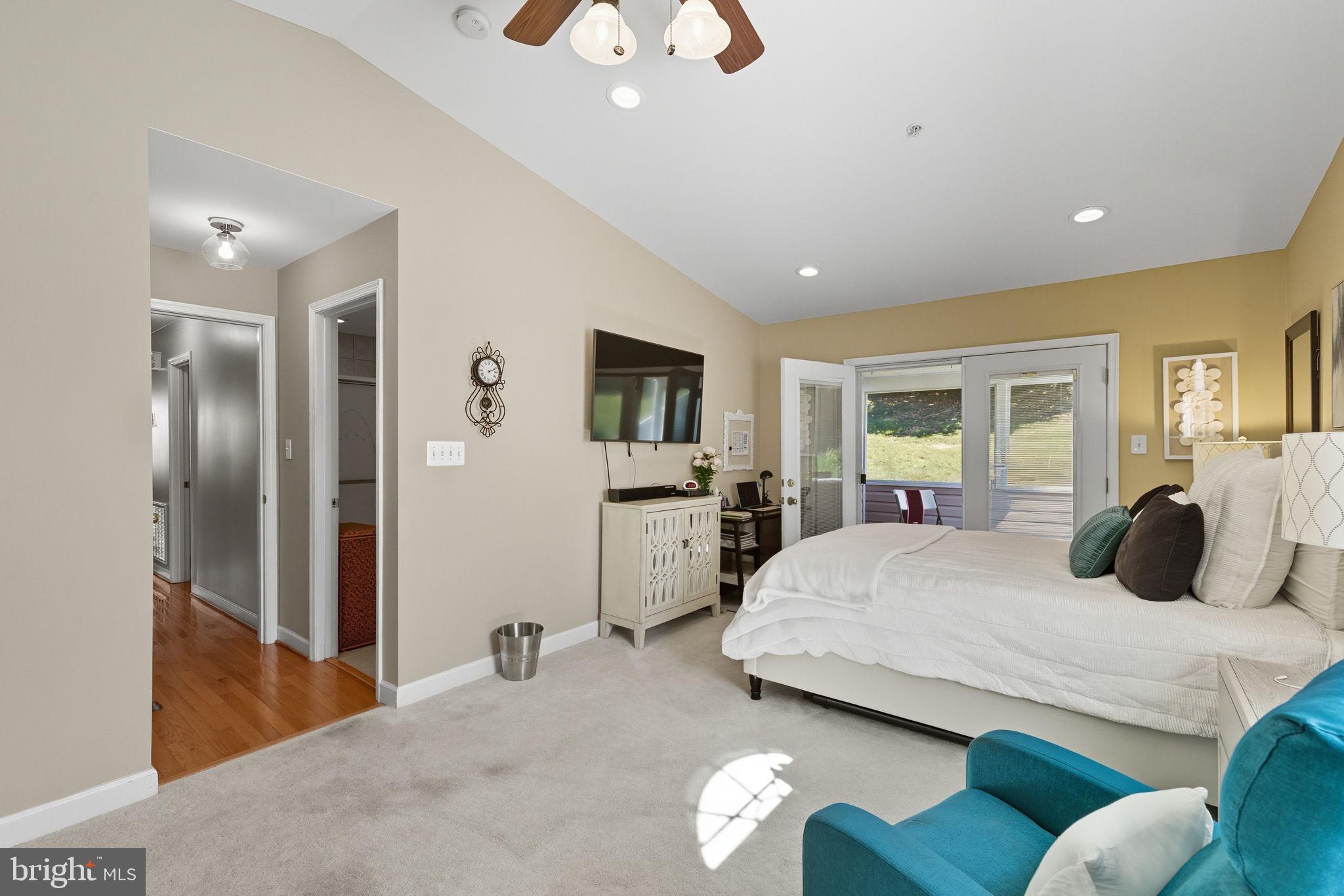 FORT WASHINGTON - Residential