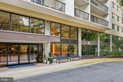 Photo of 3800 Powell Lane #1004, FALLS CHURCH, VA 22041 (MLS # VAFX2335608)