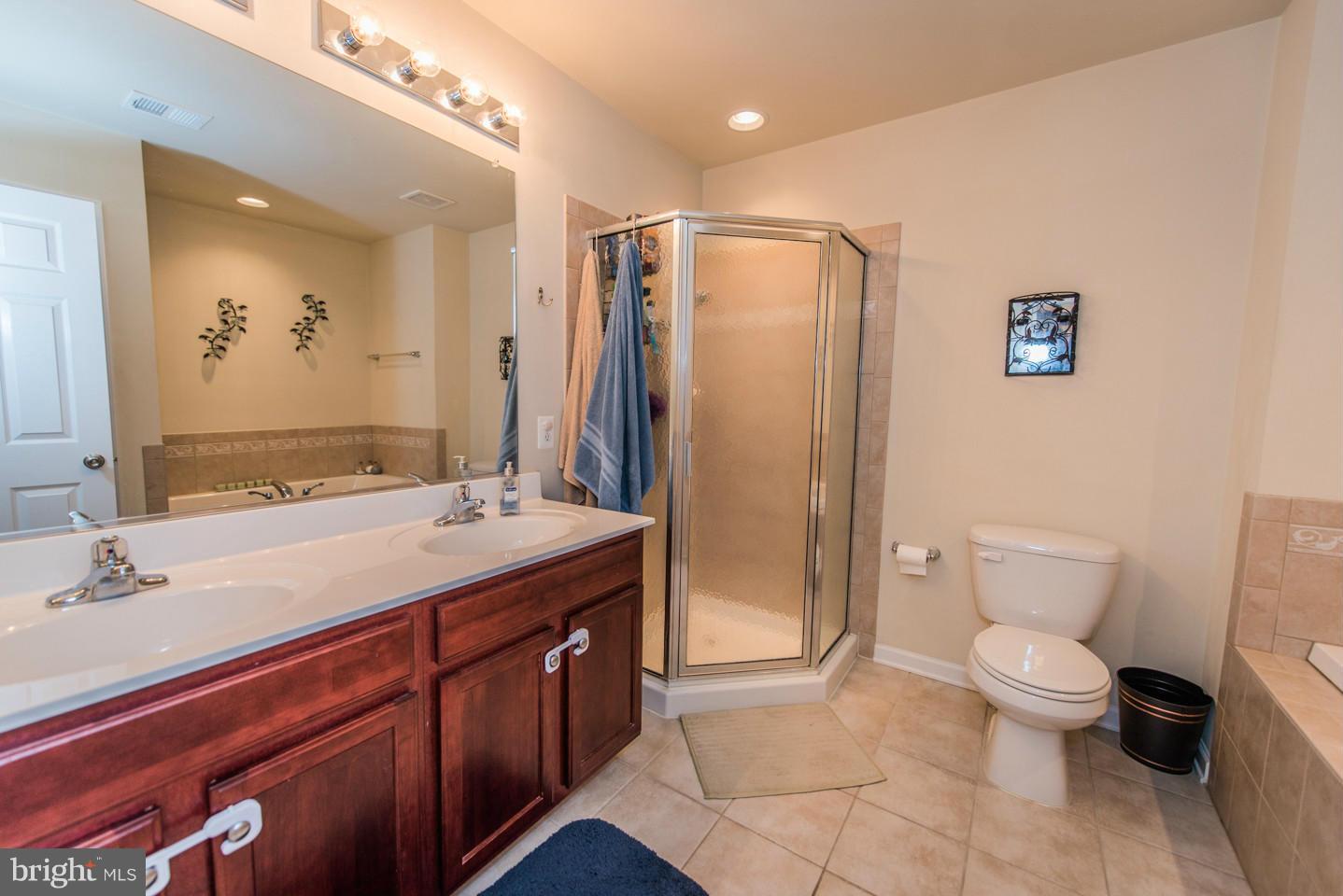 LAKELAND PLACE - Residential