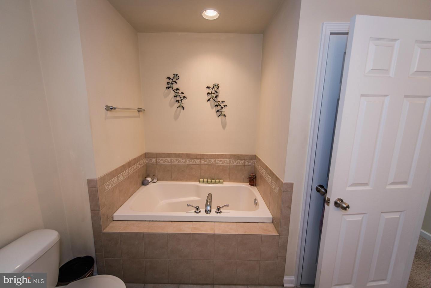 LAKELAND PLACE - Residential