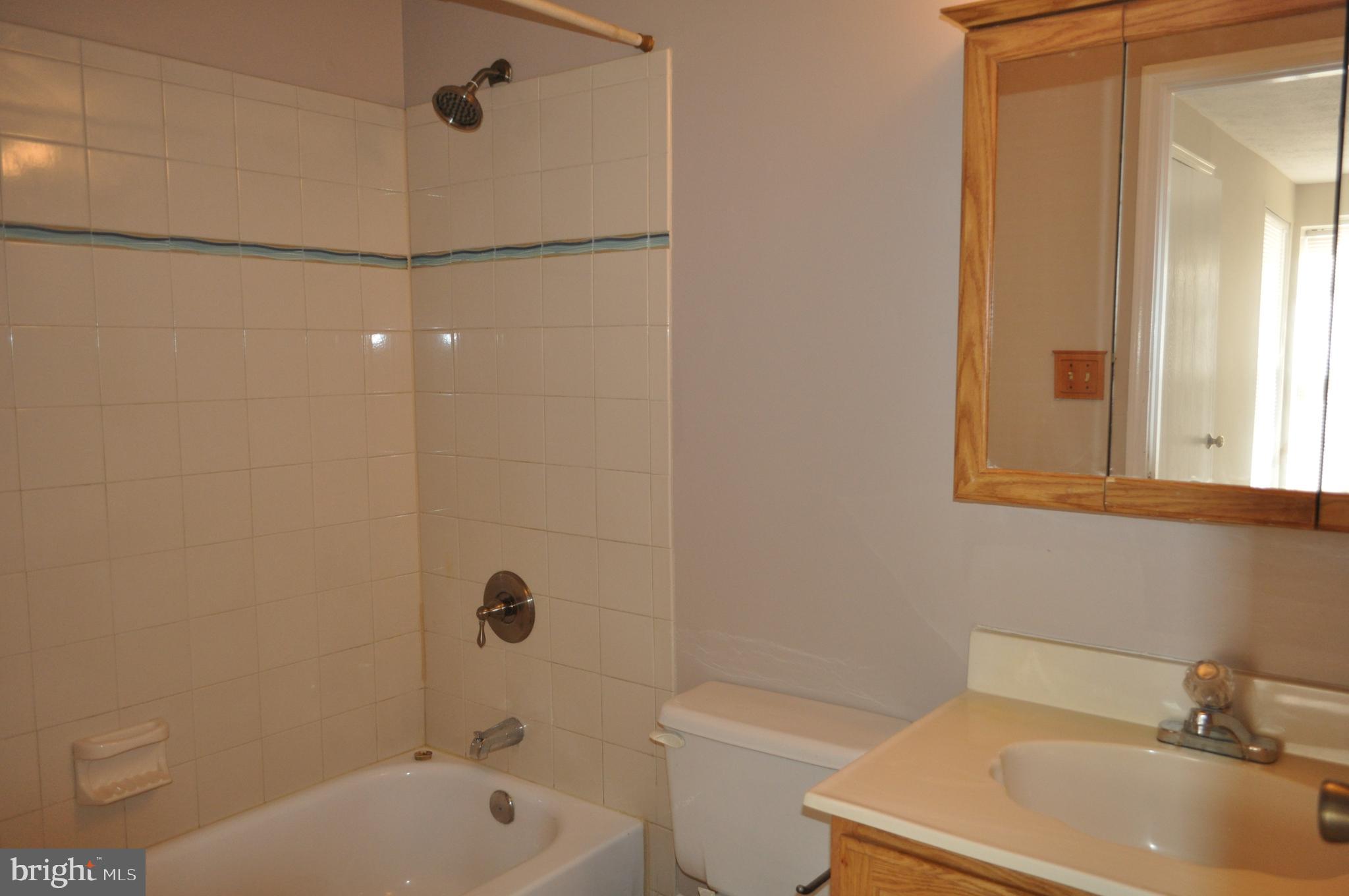 CLARY'S FOREST - Residential Lease