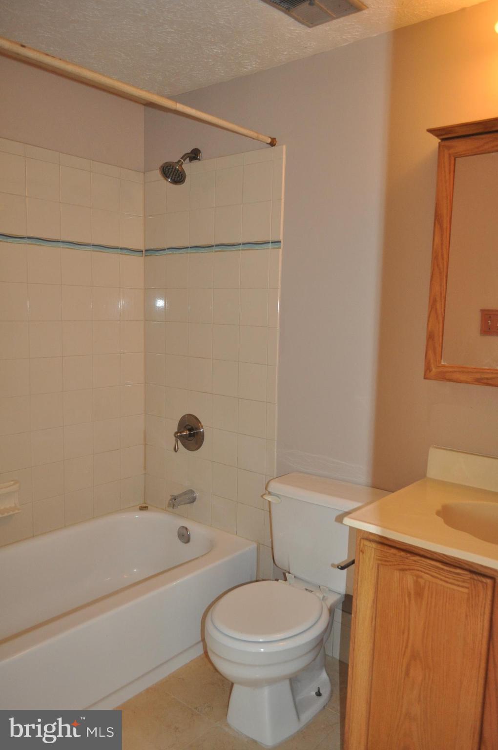 CLARY'S FOREST - Residential Lease