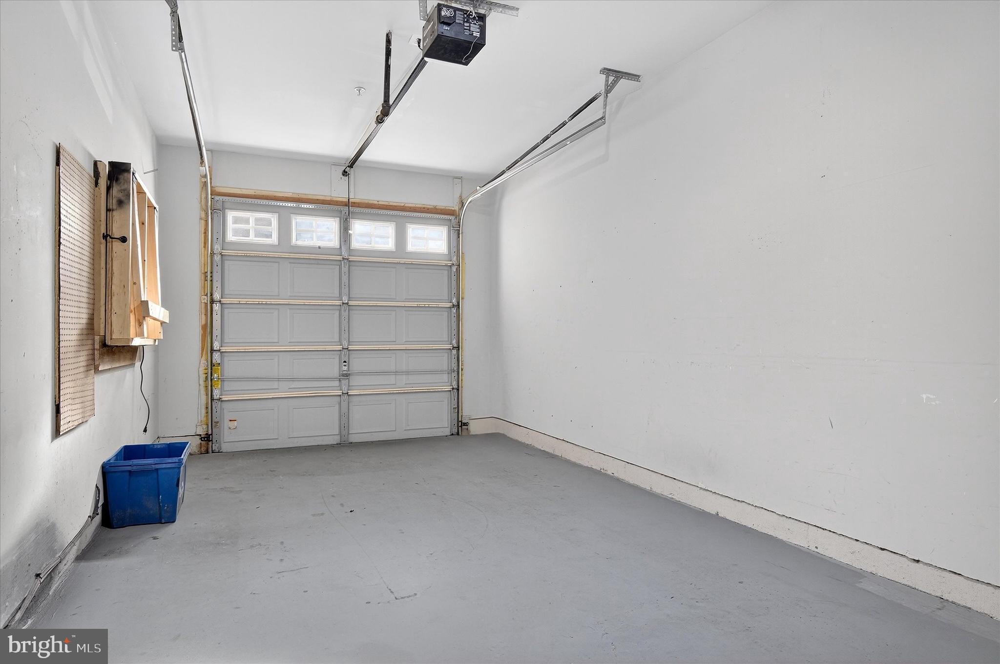 CHATSWORTH VILLAGE CONDO - Residential Lease