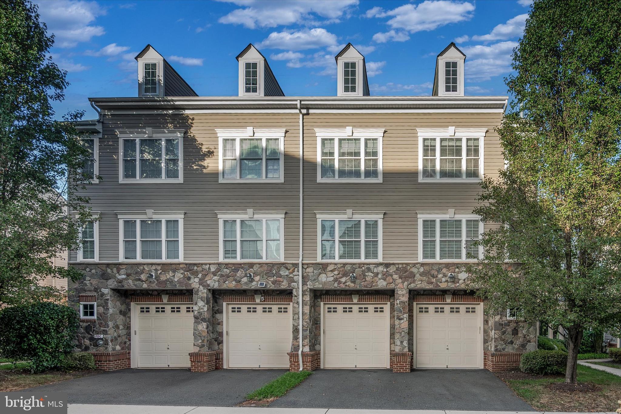 CHATSWORTH VILLAGE CONDO - Residential Lease