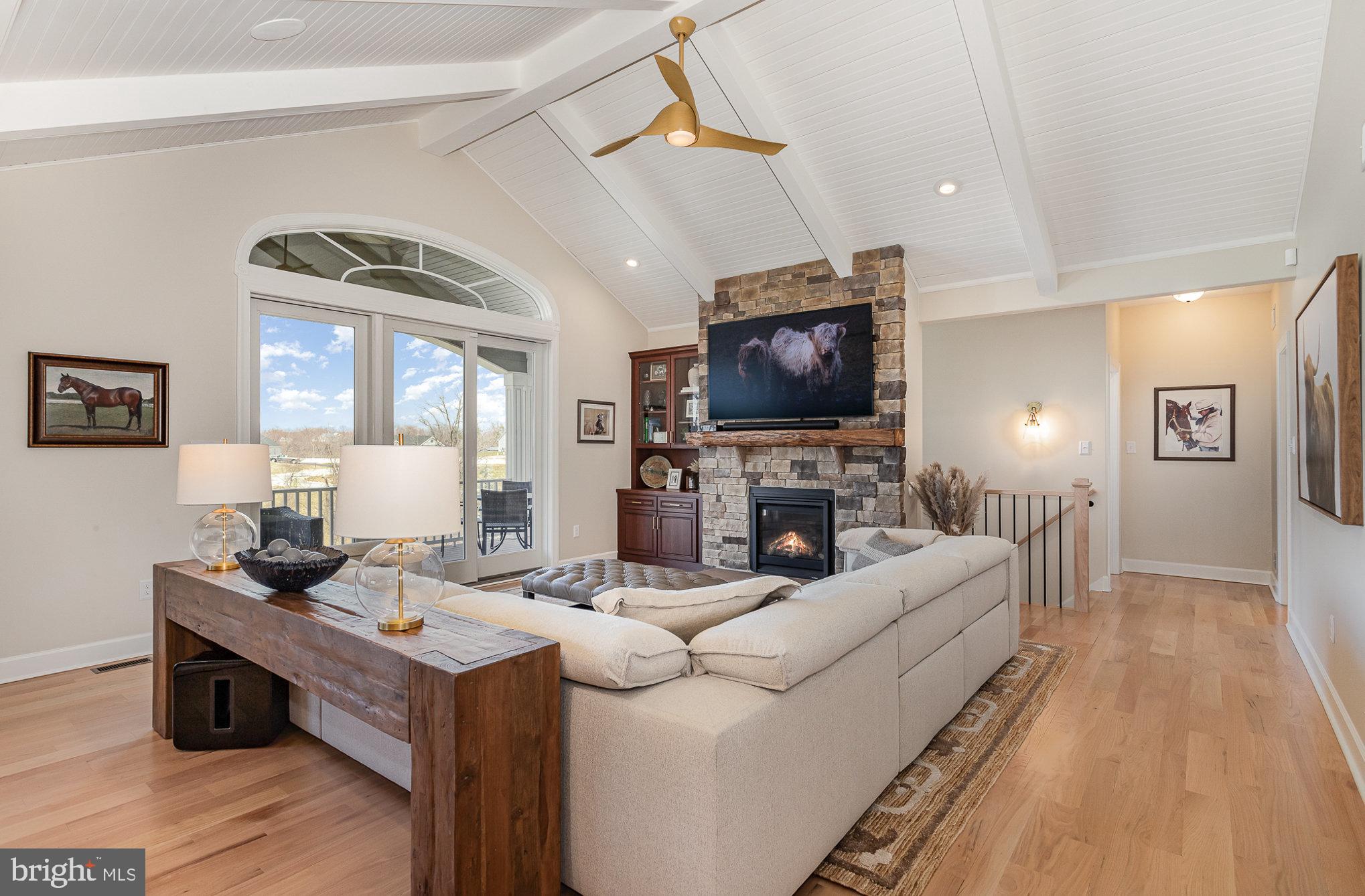 THORNBURY HUNT - Residential