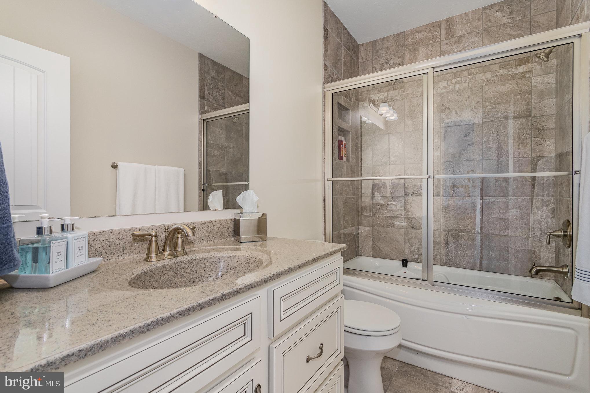 THORNBURY HUNT - Residential