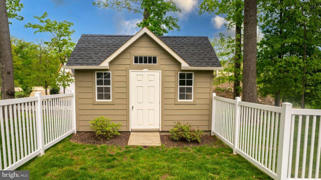 THORNBURY HUNT - Residential