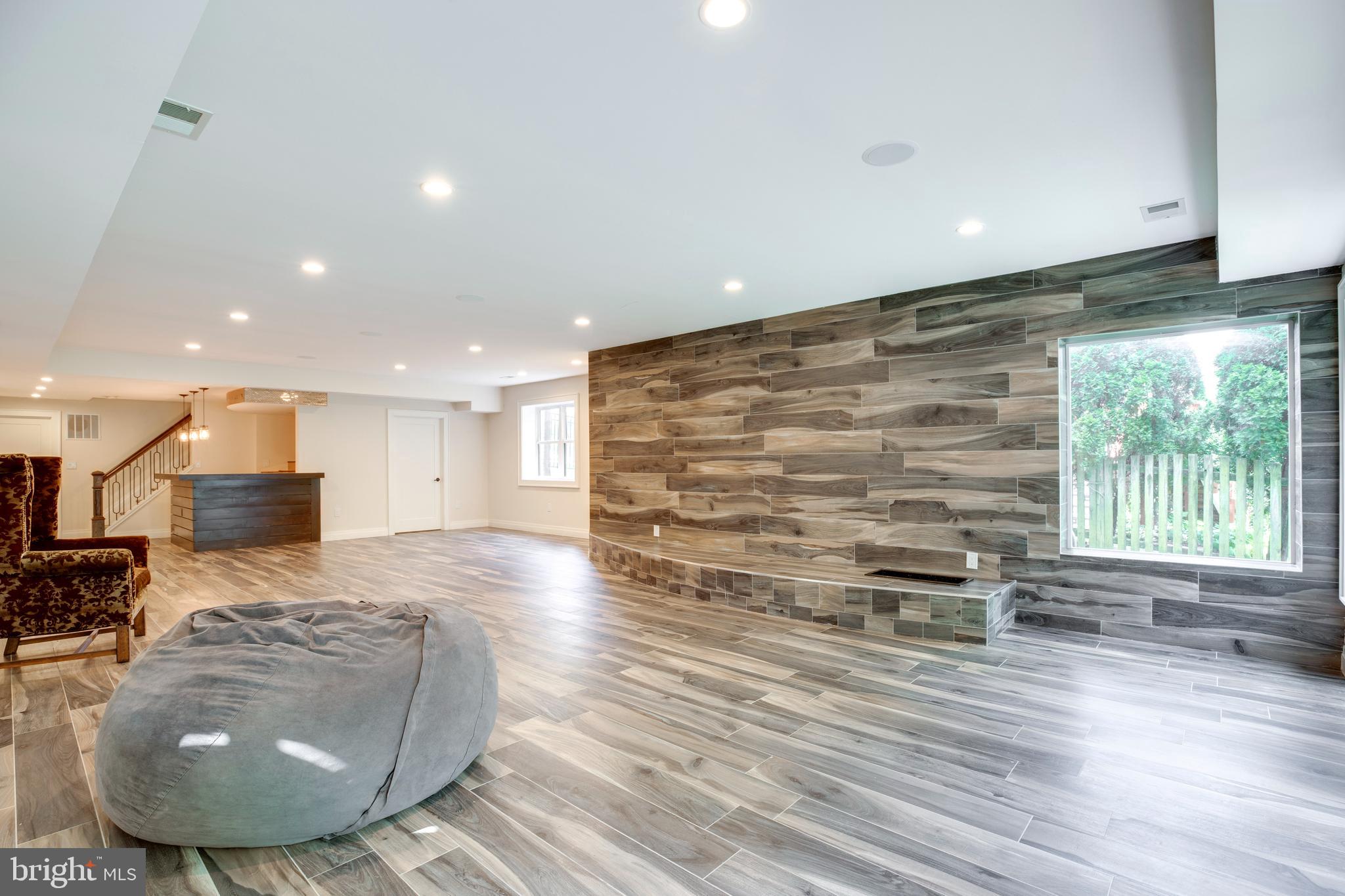 VIENNA WOODS - Residential