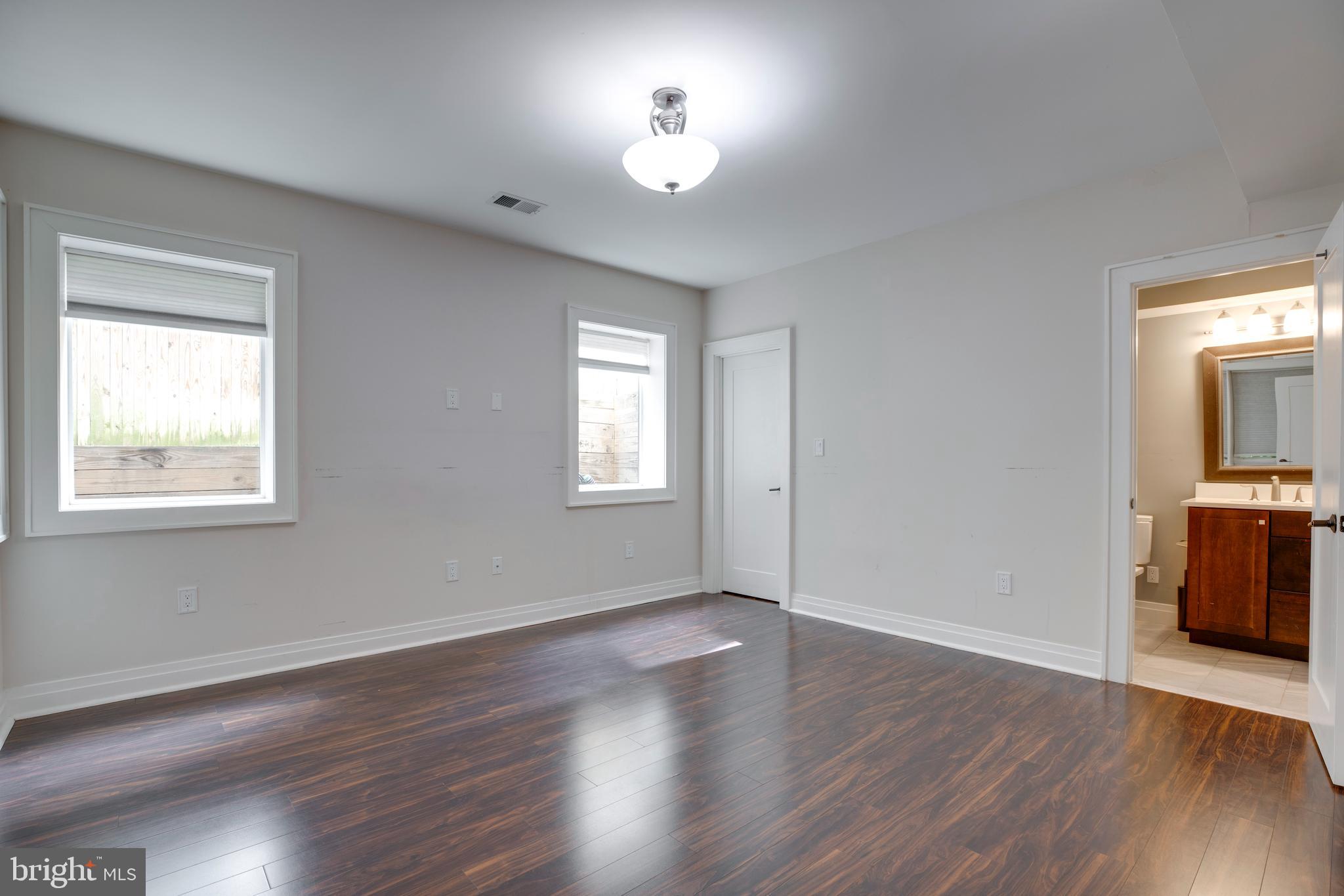 VIENNA WOODS - Residential