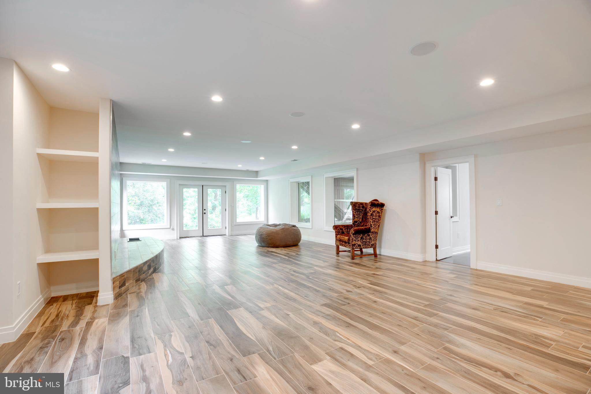 VIENNA WOODS - Residential