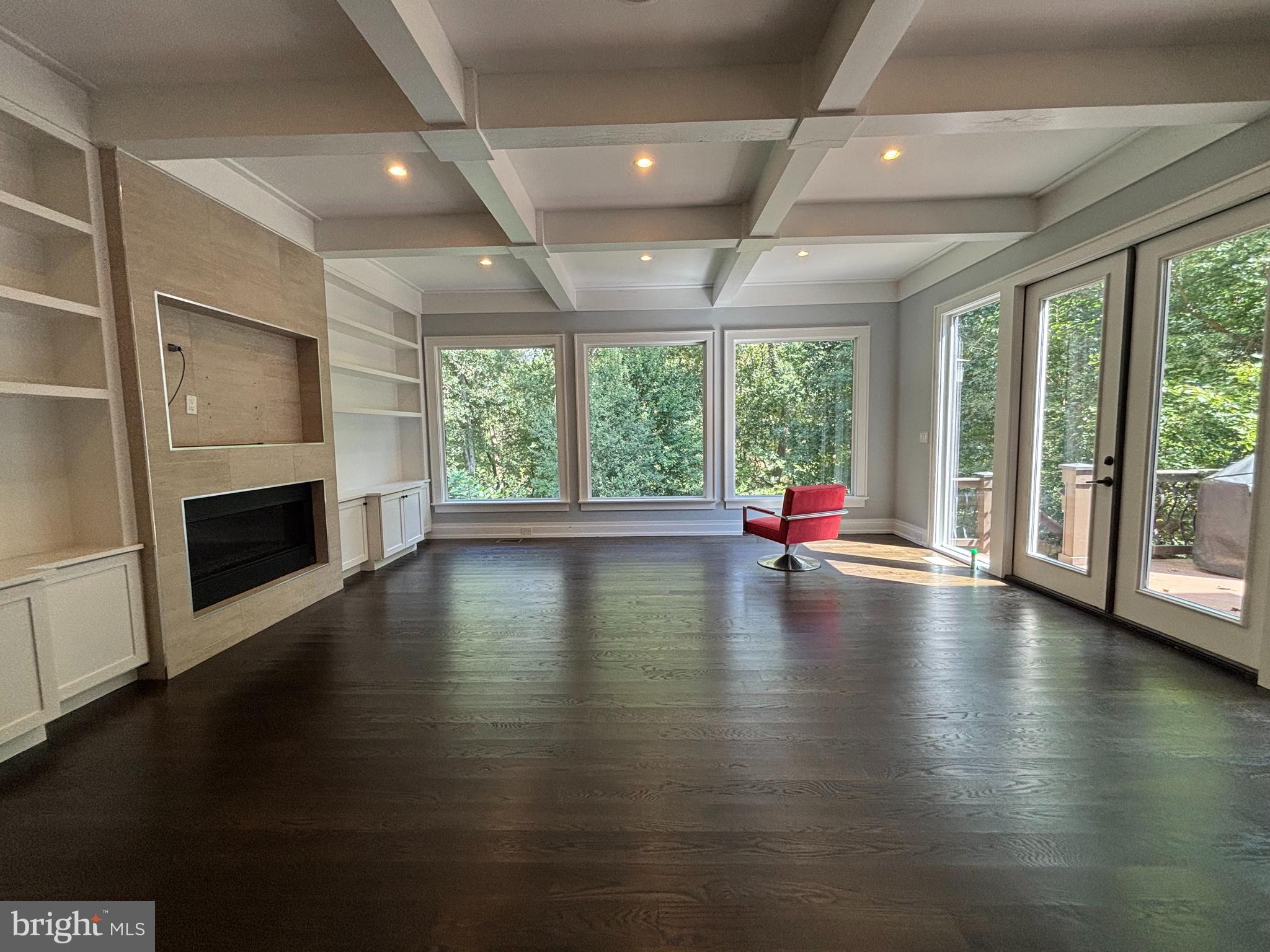 VIENNA WOODS - Residential