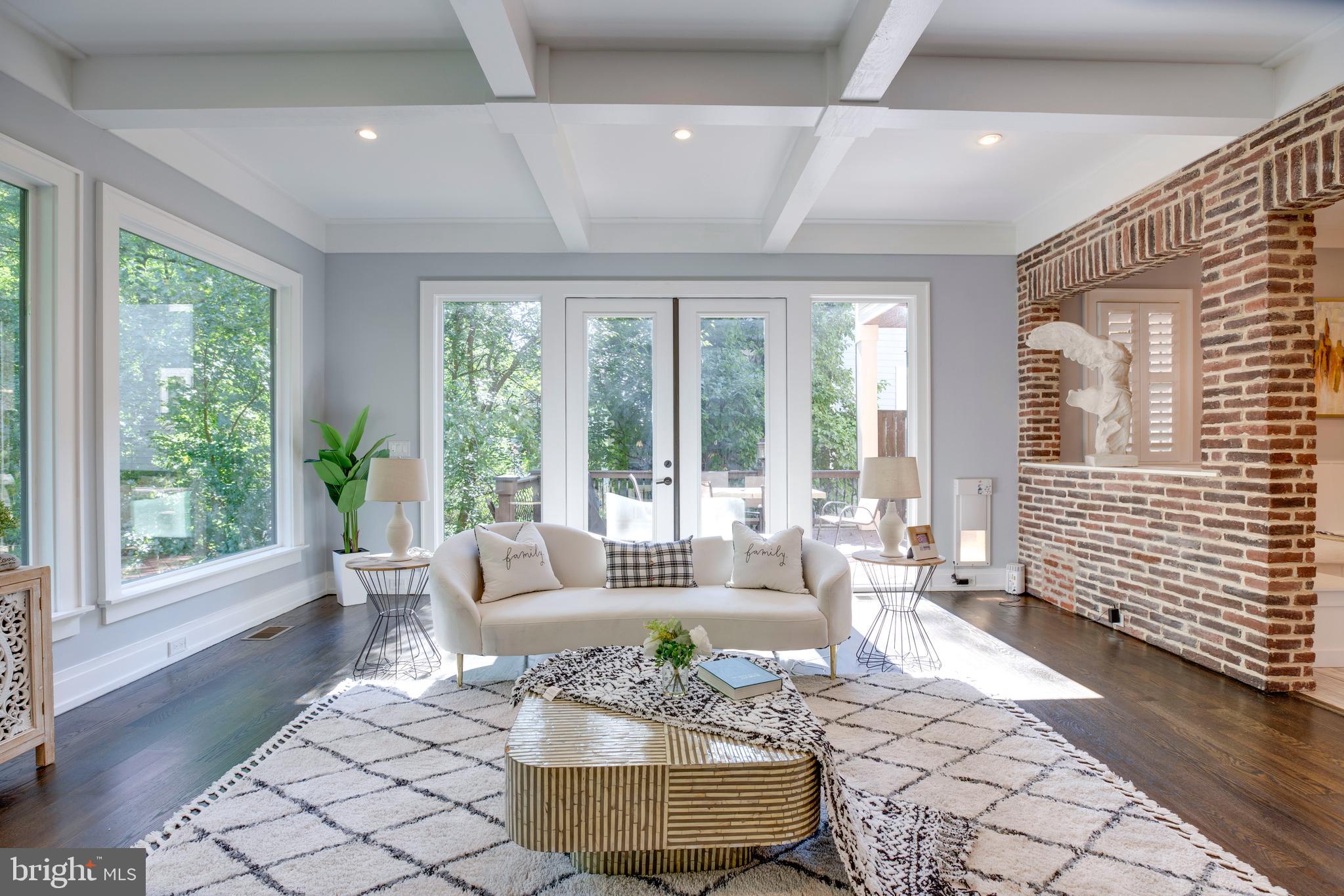 VIENNA WOODS - Residential