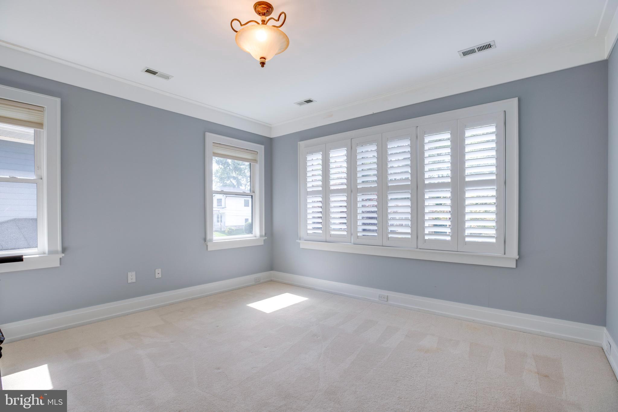 VIENNA WOODS - Residential