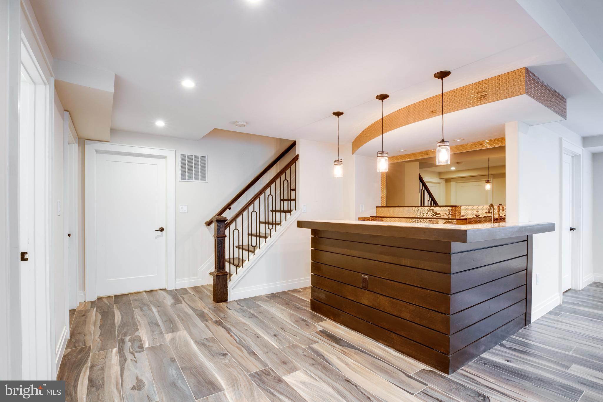 VIENNA WOODS - Residential