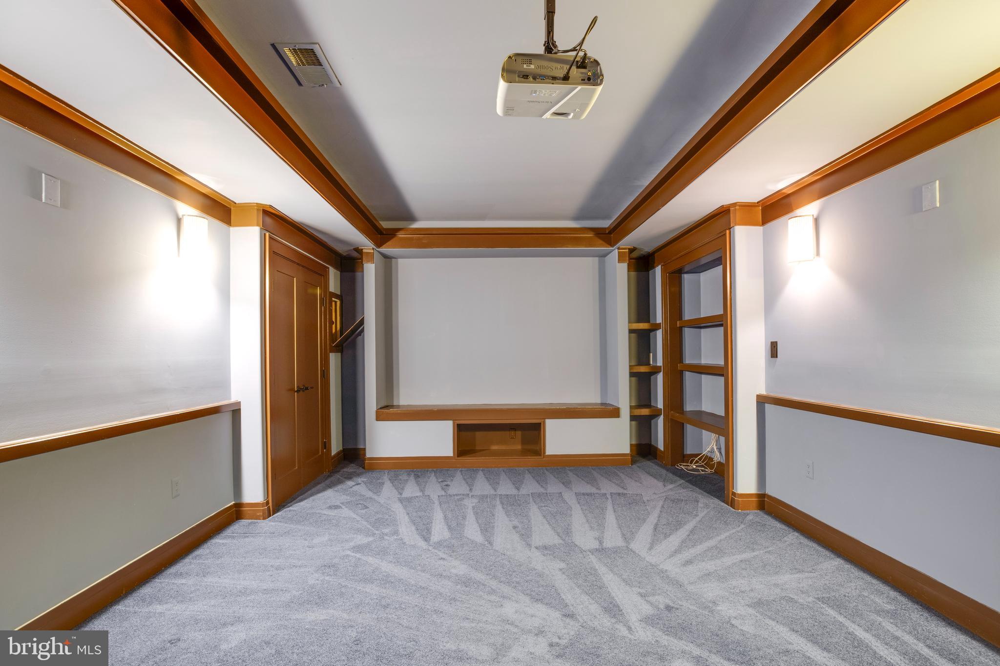 VIENNA WOODS - Residential