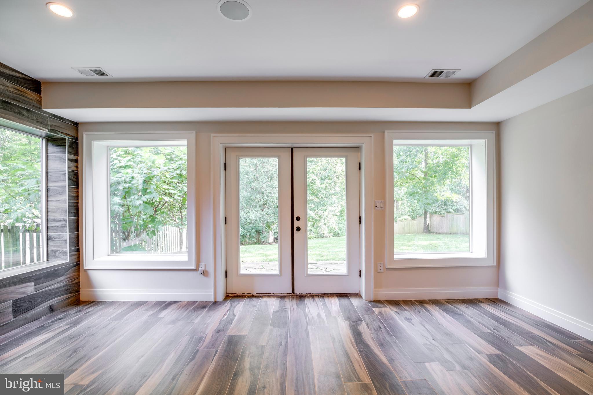 VIENNA WOODS - Residential