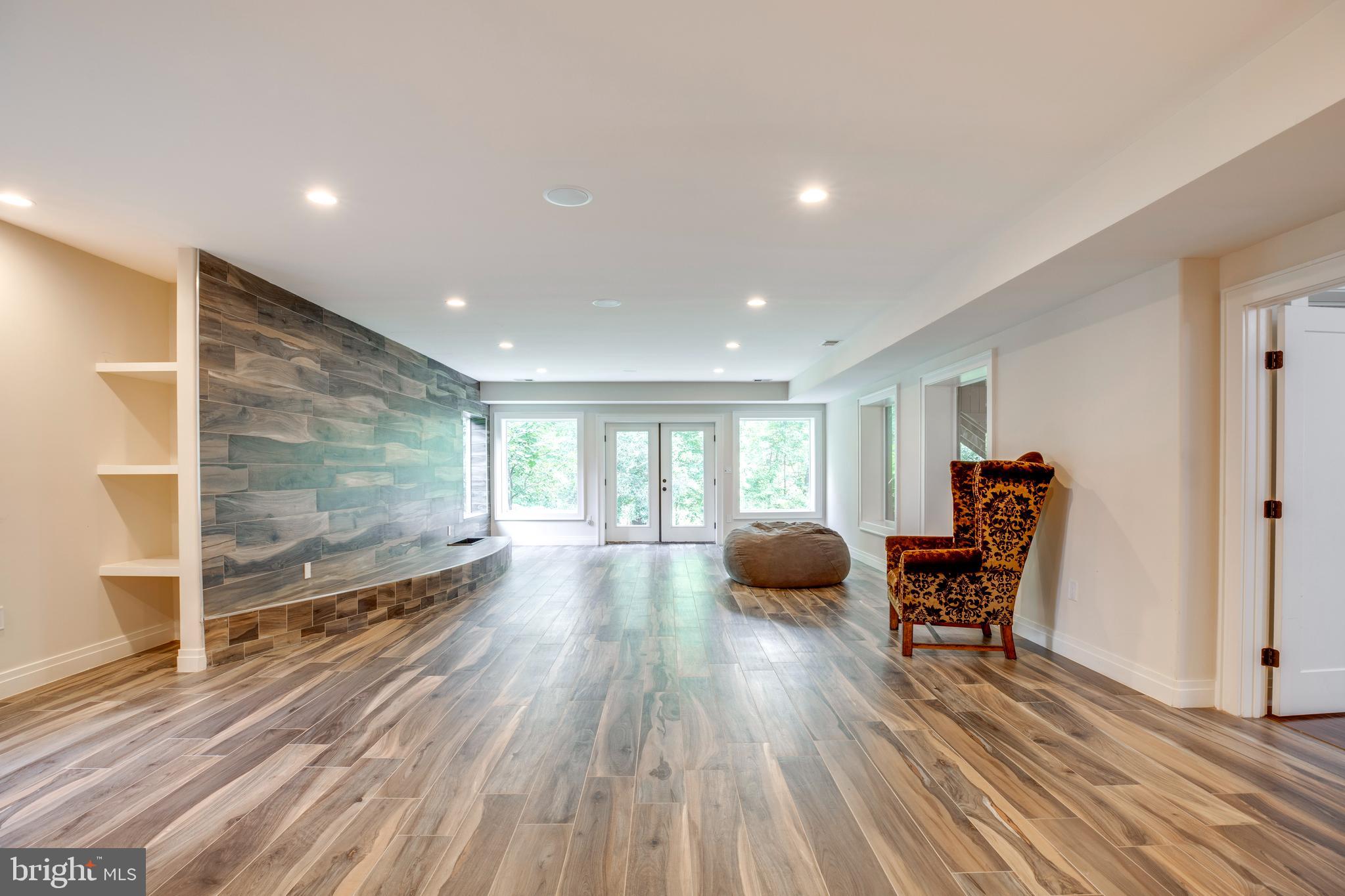 VIENNA WOODS - Residential