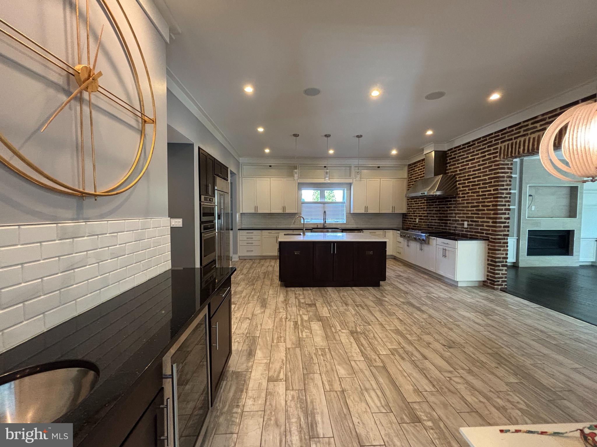 VIENNA WOODS - Residential