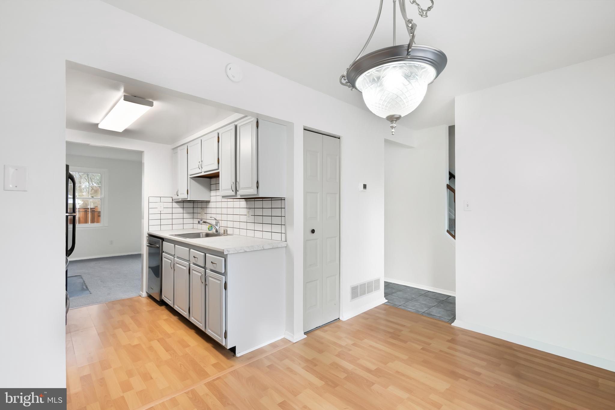 CROFTON SQUARE - Residential Lease